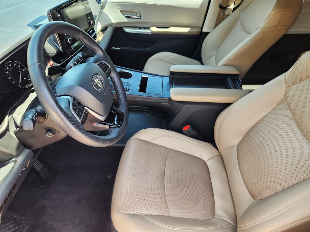 Thumbnail: 2021 Toyota Sienna - 9