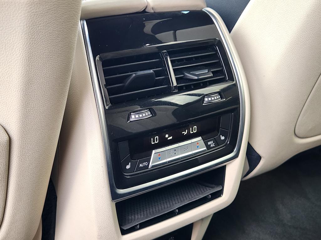 Thumbnail: 2022 BMW X7 - 33