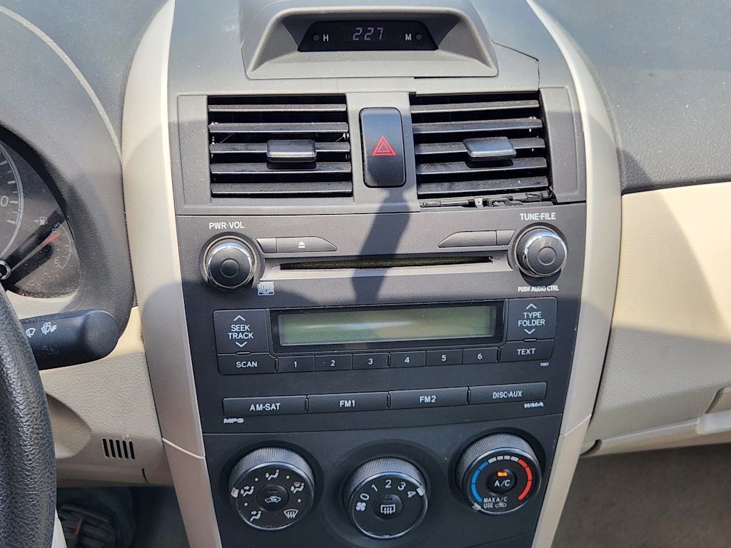 Thumbnail: 2013 Toyota Corolla - 12