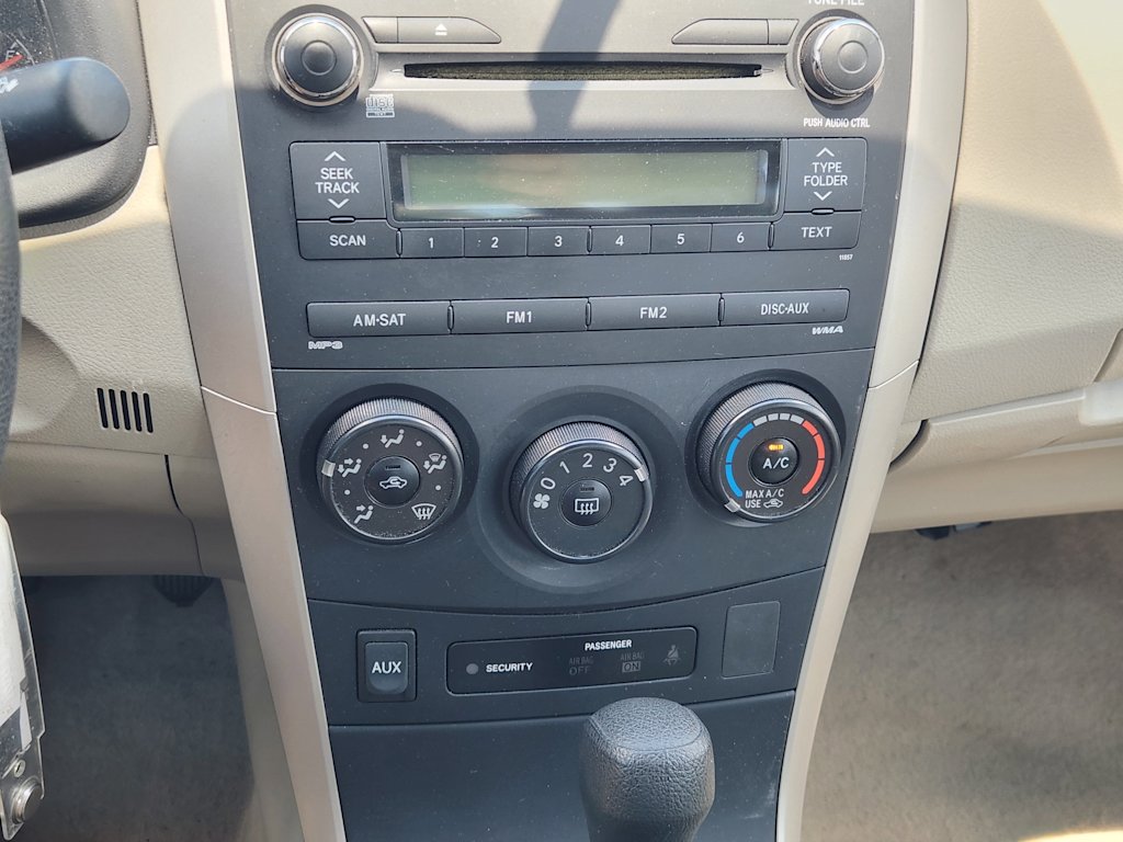Thumbnail: 2013 Toyota Corolla - 23