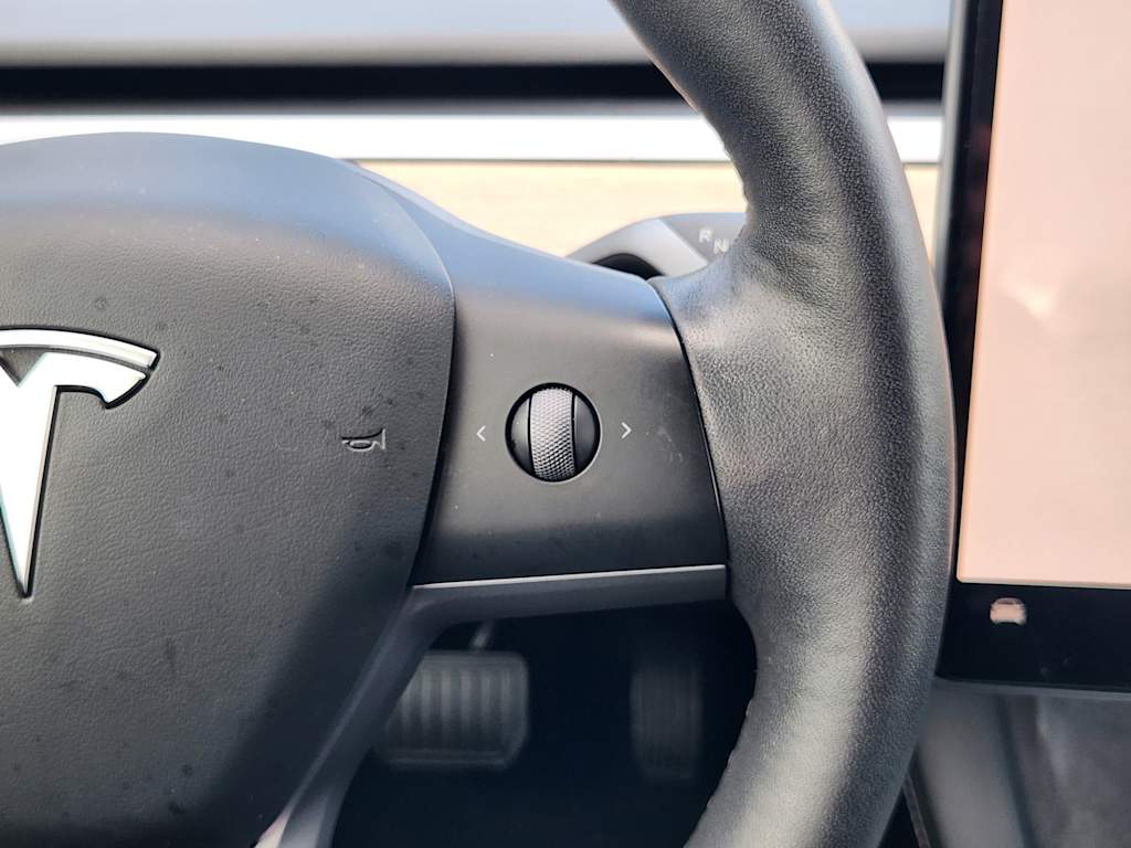 Thumbnail: 2023 Tesla Model 3 - 29