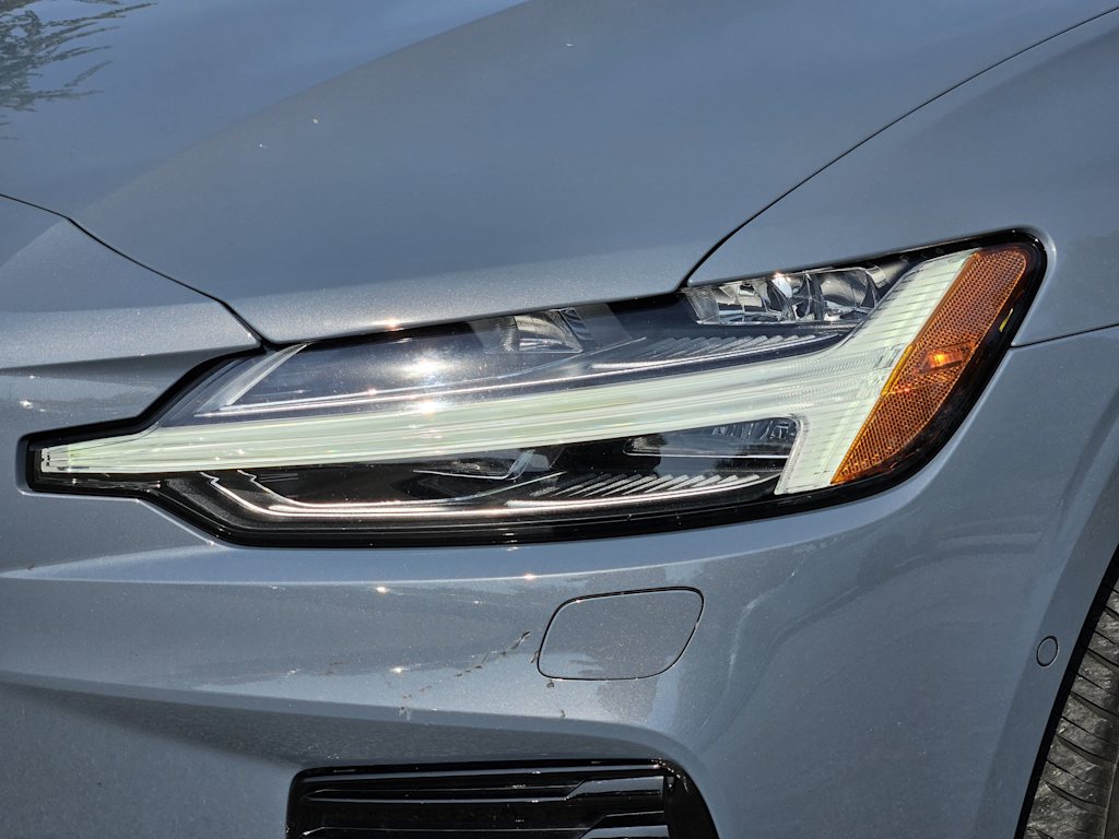 Thumbnail: 2023 Volvo S60 - 21