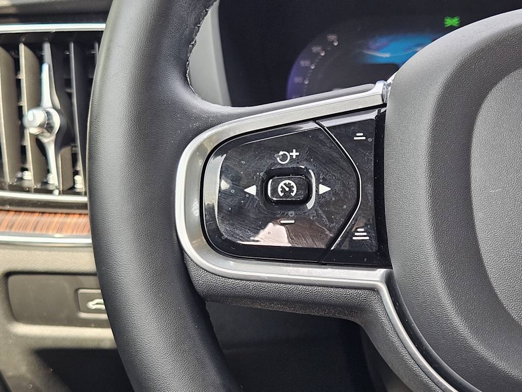 Thumbnail: 2023 Volvo S60 - 32