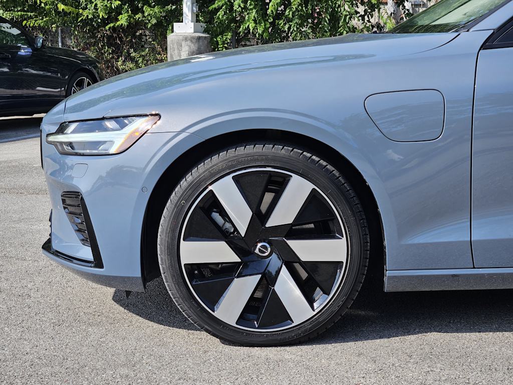 Thumbnail: 2023 Volvo S60 - 6
