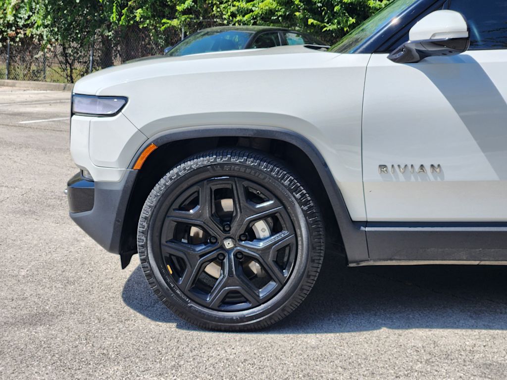 Thumbnail: 2023 Rivian R1S - 6