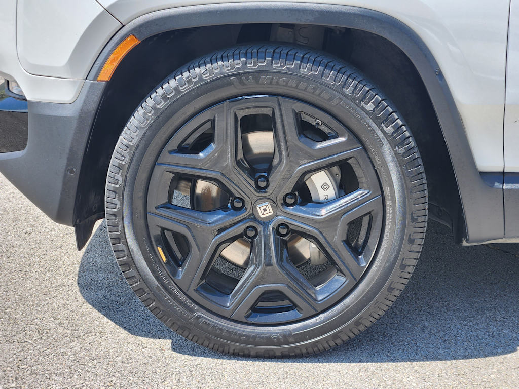 Thumbnail: 2023 Rivian R1S - 18