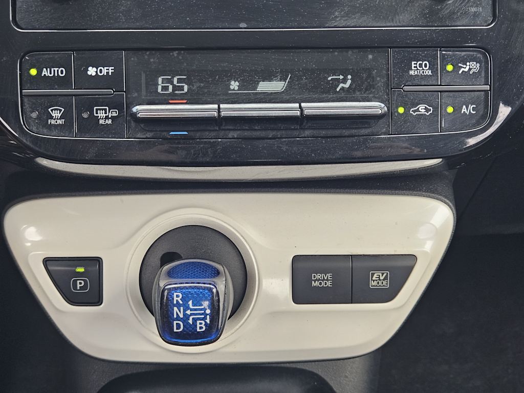 Thumbnail: 2016 Toyota Prius - 27