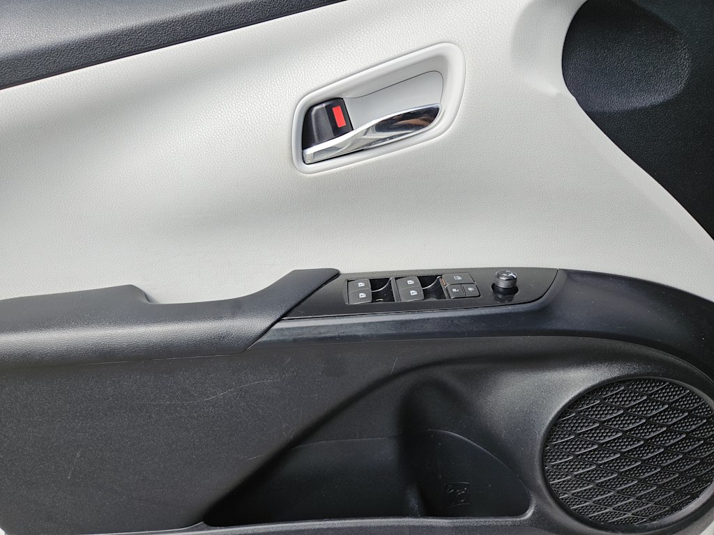 Thumbnail: 2016 Toyota Prius - 30