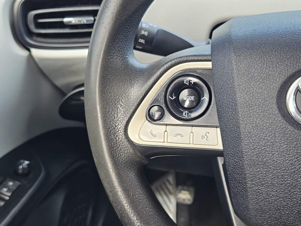 Thumbnail: 2016 Toyota Prius - 32
