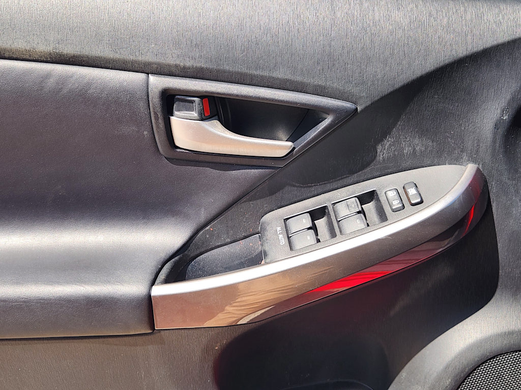 Thumbnail: 2015 Toyota Prius - 27