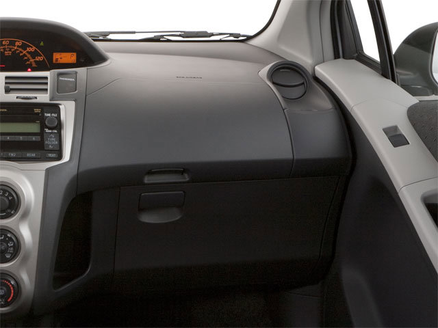 Thumbnail: 2010 Toyota Yaris - 19