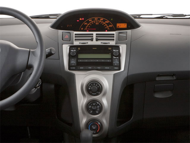 Thumbnail: 2010 Toyota Yaris - 21