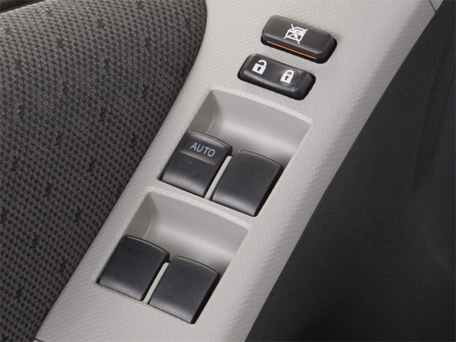 Thumbnail: 2010 Toyota Yaris - 20