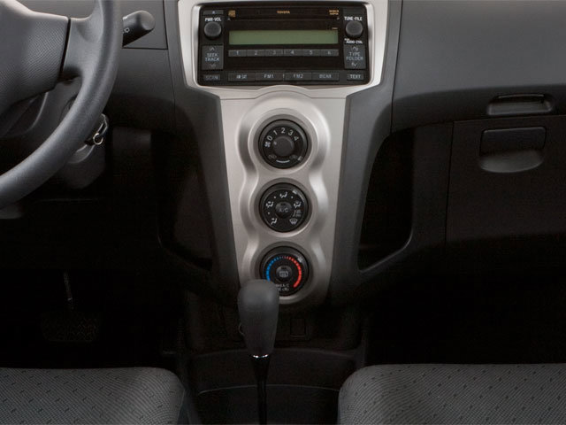 Thumbnail: 2010 Toyota Yaris - 17