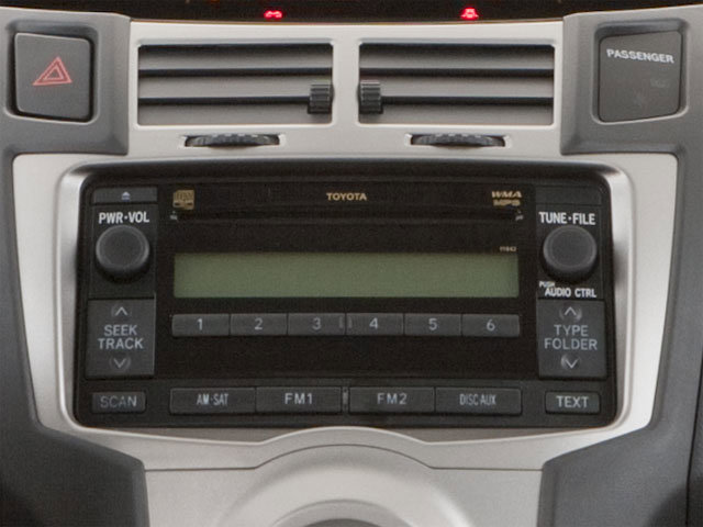 Thumbnail: 2010 Toyota Yaris - 11