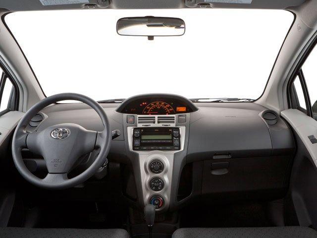 Thumbnail: 2010 Toyota Yaris - 8