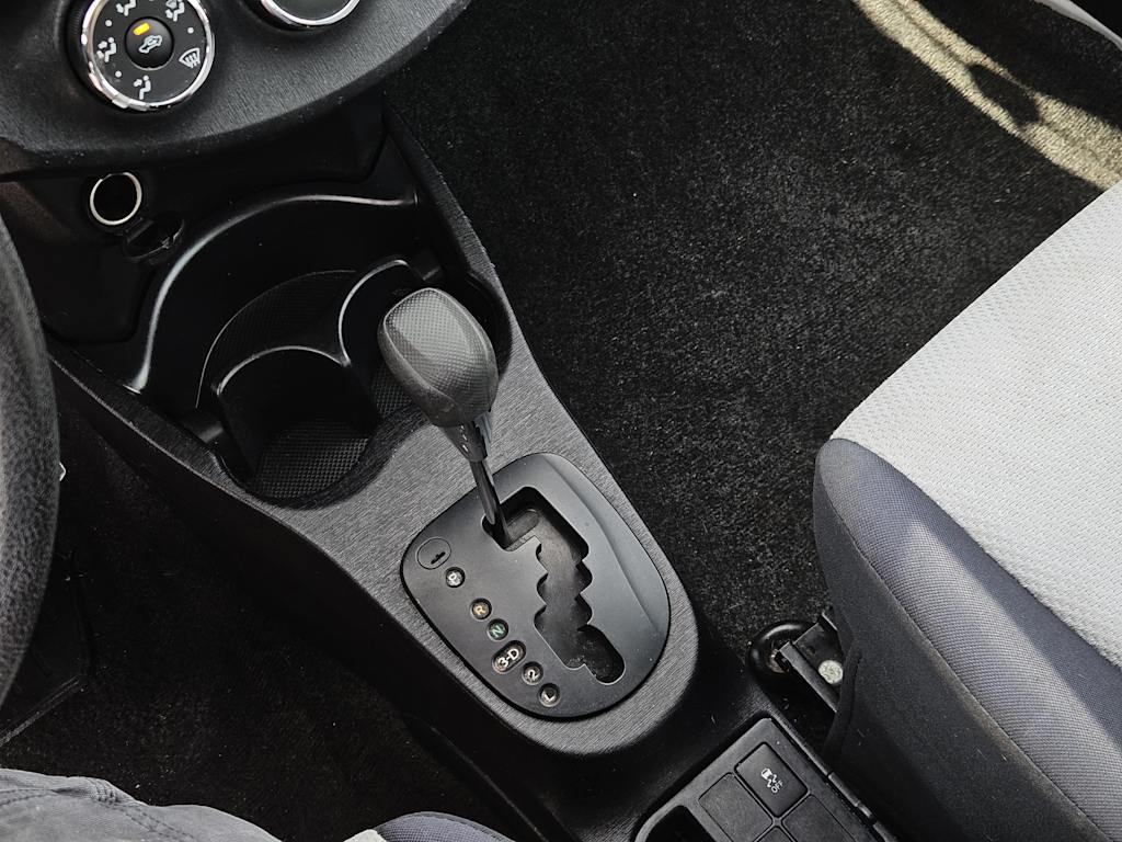 Thumbnail: 2013 Toyota Yaris - 14