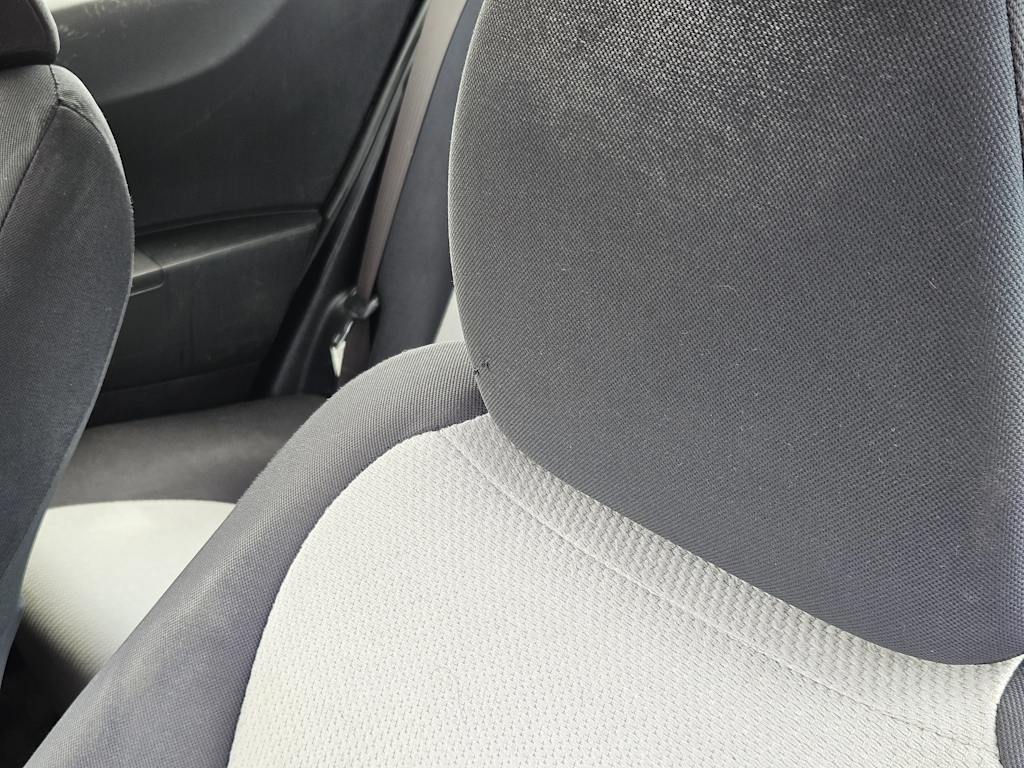 Thumbnail: 2013 Toyota Yaris - 23