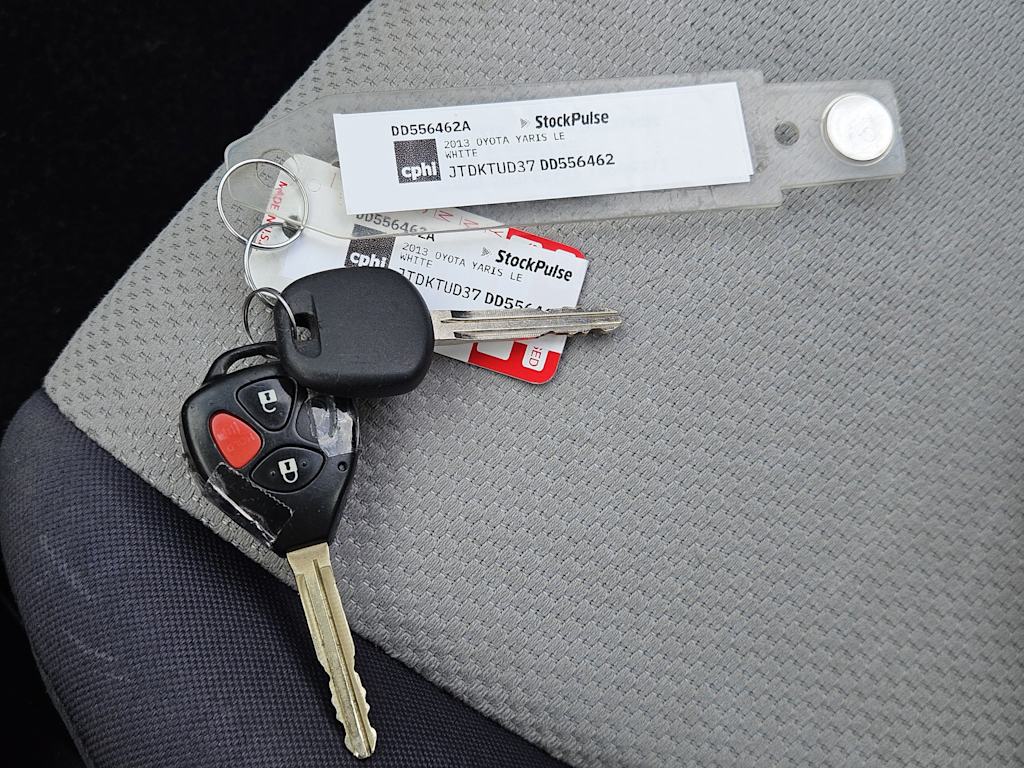 Thumbnail: 2013 Toyota Yaris - 17