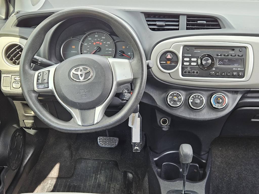 Thumbnail: 2013 Toyota Yaris - 12