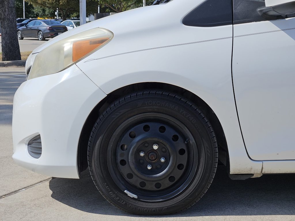 Thumbnail: 2013 Toyota Yaris - 30