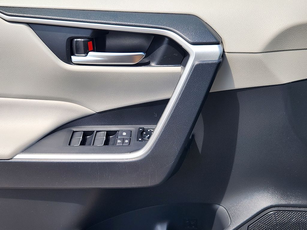 Thumbnail: 2019 Toyota RAV4 - 28
