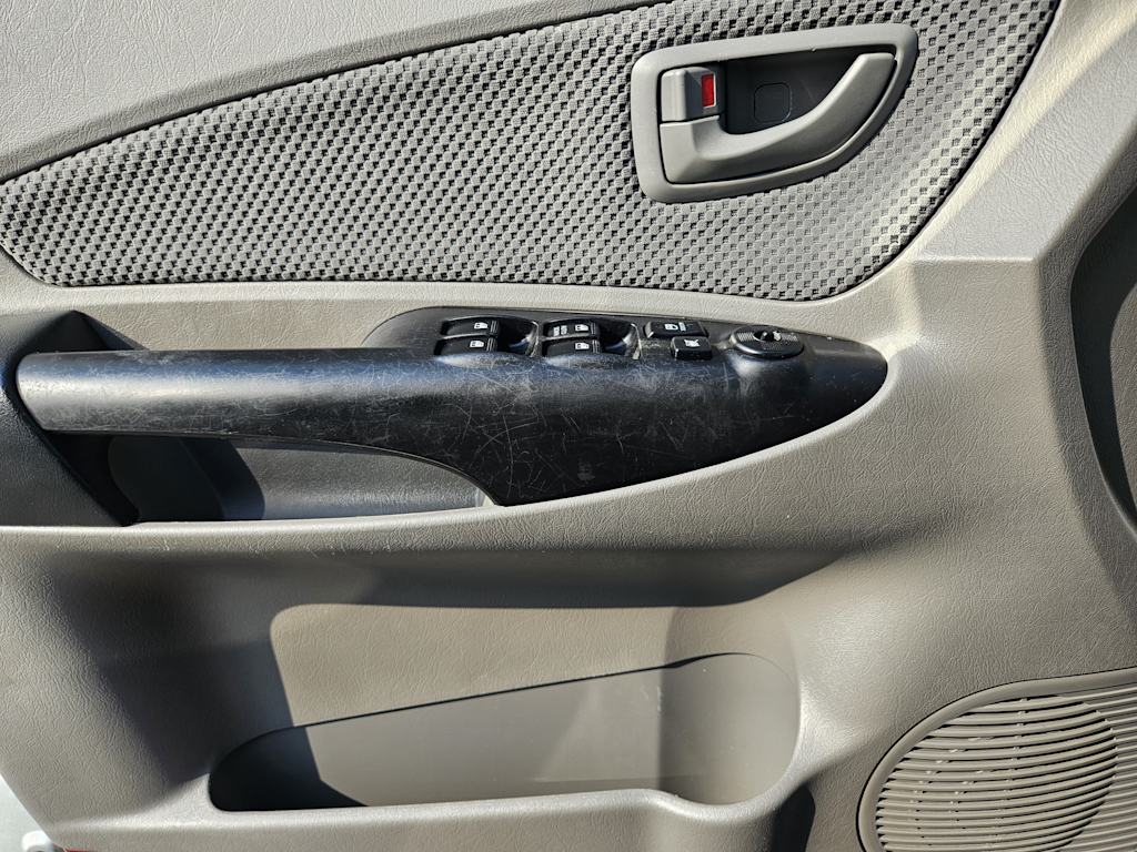 Thumbnail: 2009 Hyundai Tucson - 28