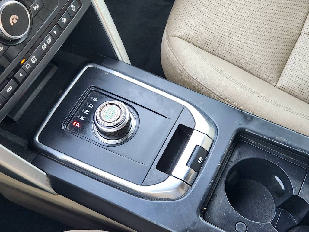 Thumbnail: 2018 Land Rover Discovery Sport - 12