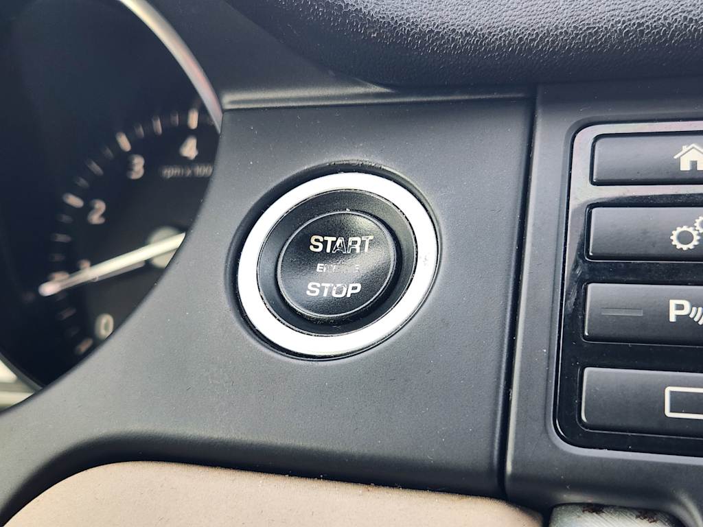Thumbnail: 2018 Land Rover Discovery Sport - 25