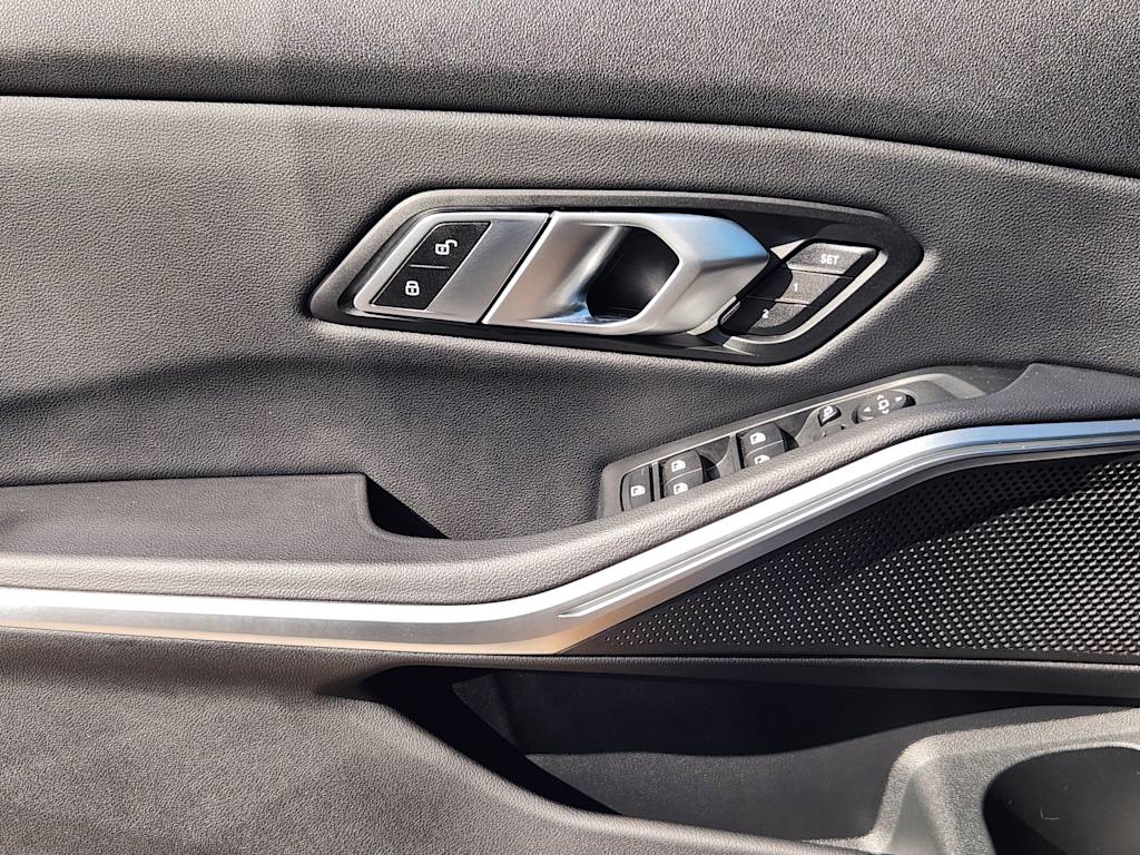 Thumbnail: 2022 BMW 3 Series - 28