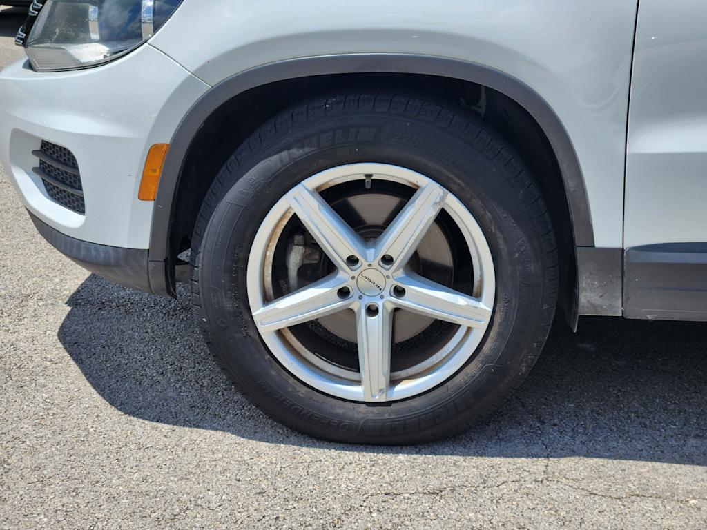 Thumbnail: 2018 Volkswagen Tiguan - 21