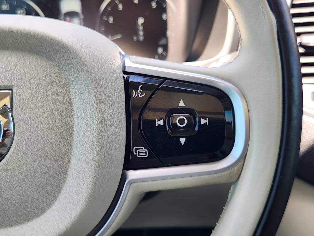 Thumbnail: 2020 Volvo XC90 - 32