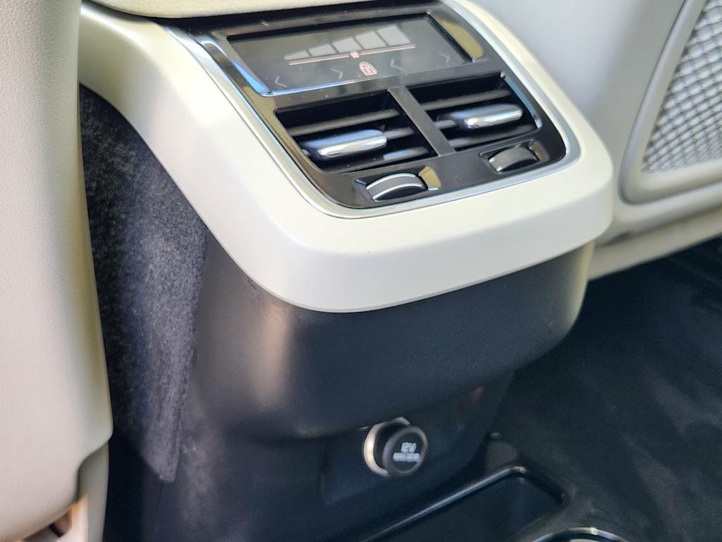 Thumbnail: 2020 Volvo XC90 - 33