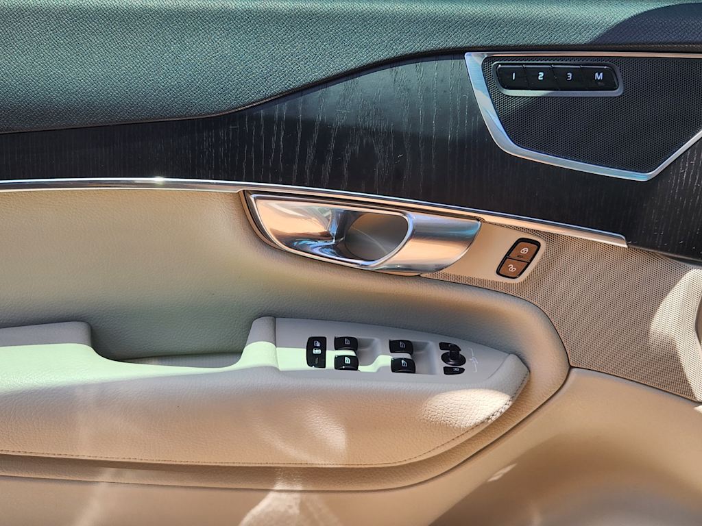 Thumbnail: 2020 Volvo XC90 - 28