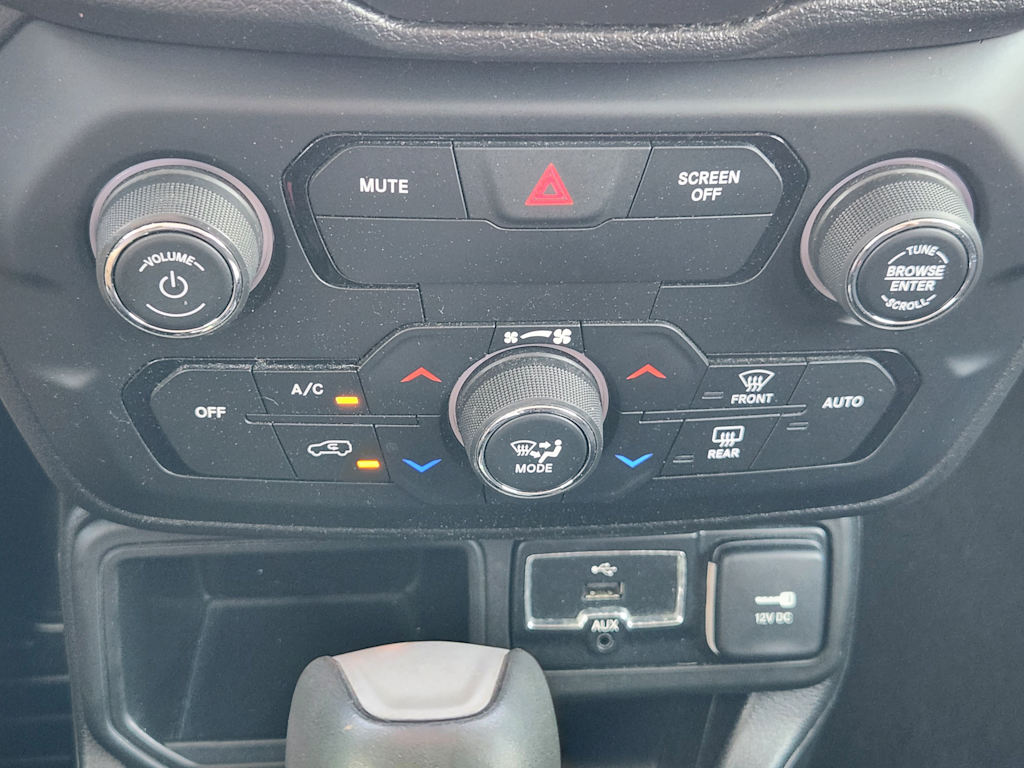 Thumbnail: 2018 Jeep Renegade - 25