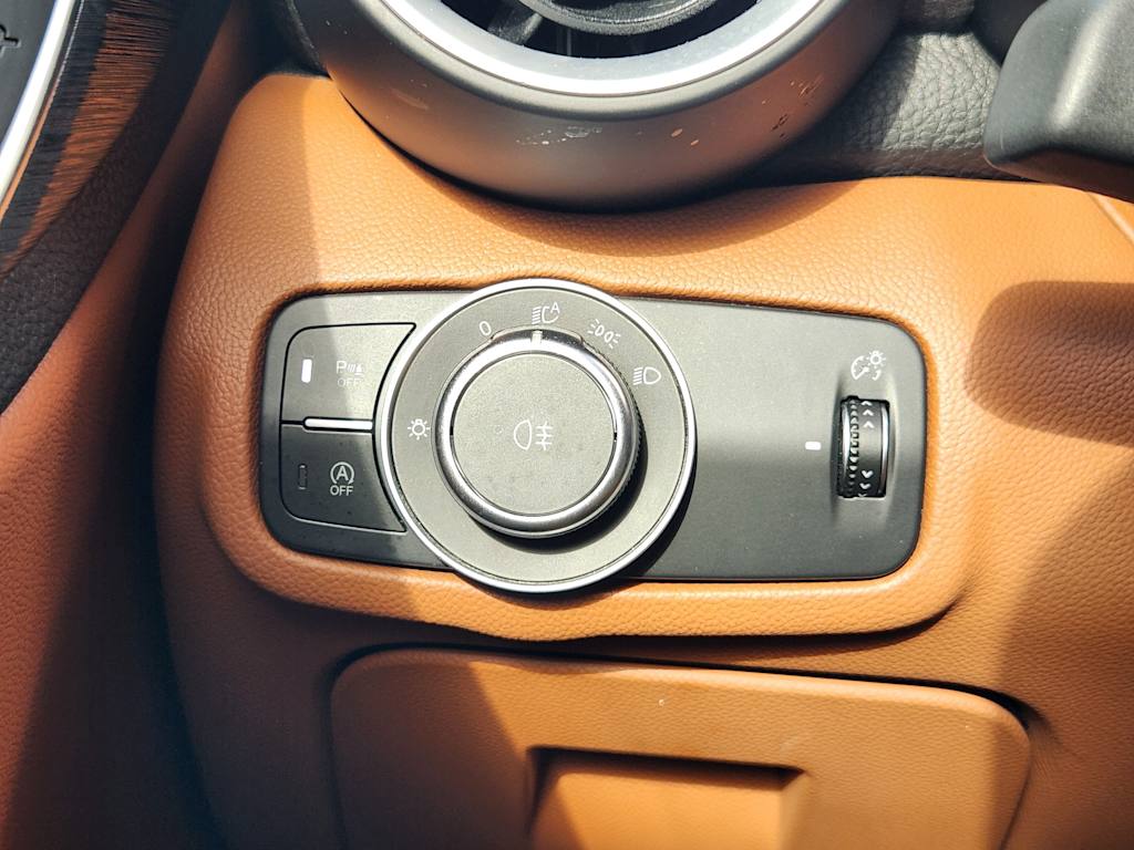 Thumbnail: 2020 Alfa Romeo Giulia - 27