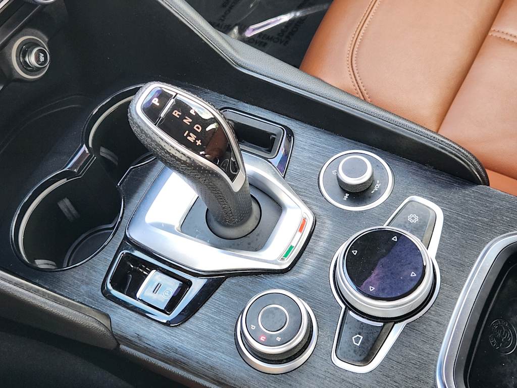 Thumbnail: 2020 Alfa Romeo Giulia - 25