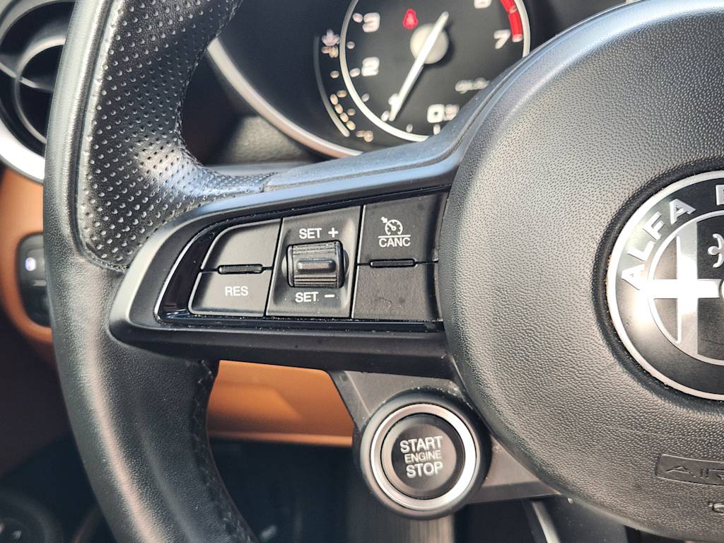 Thumbnail: 2020 Alfa Romeo Giulia - 30