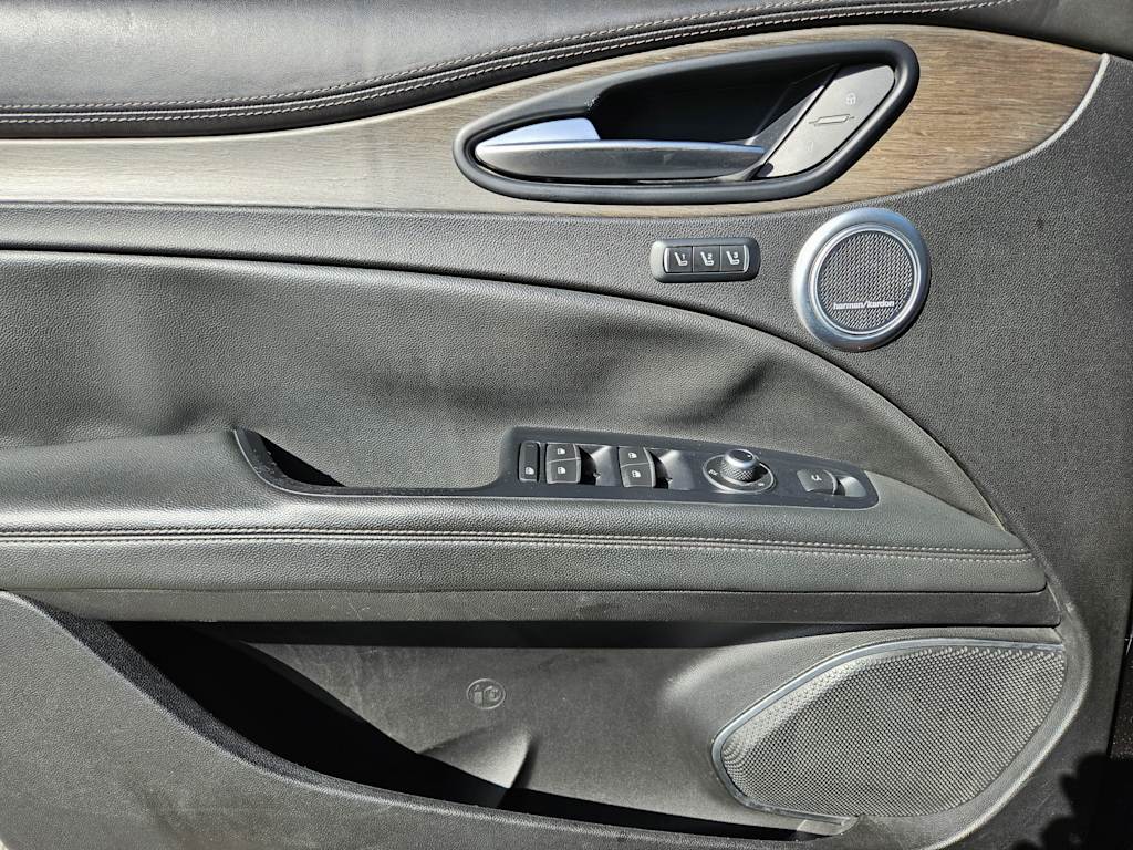 Thumbnail: 2019 Alfa Romeo Stelvio - 28