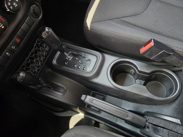Thumbnail: 2015 Jeep Wrangler - 14