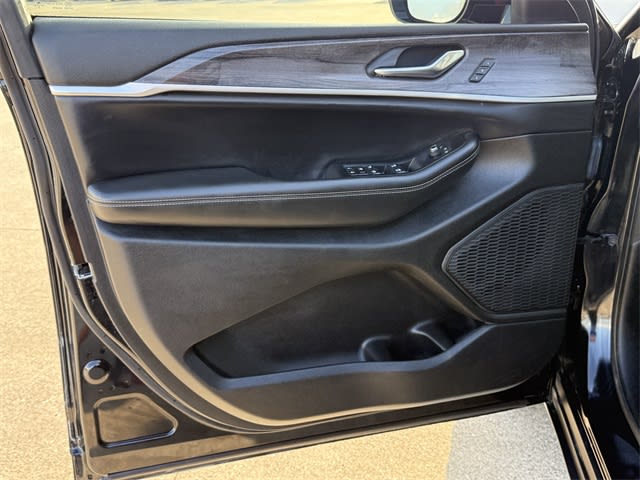 Thumbnail: 2023 Jeep Grand Cherokee - 17