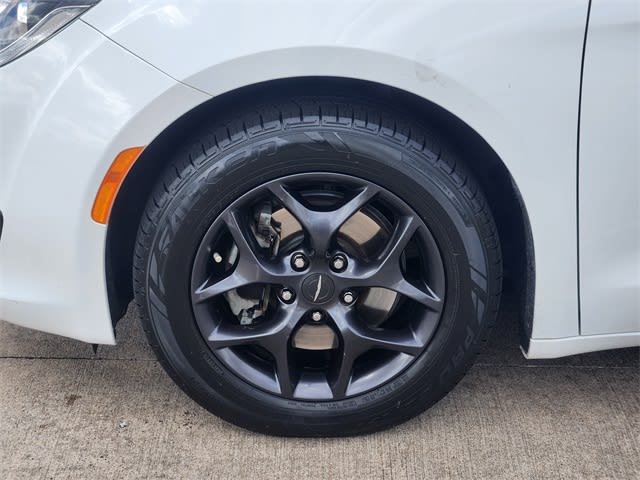 Thumbnail: 2020 Chrysler Pacifica - 8