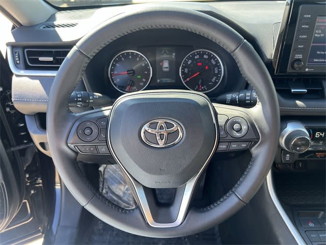 2022 Toyota RAV4 XLE Premium 12