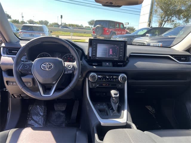 2022 Toyota RAV4 XLE Premium 9