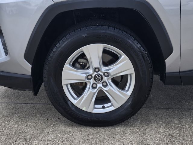 Thumbnail: 2021 Toyota RAV4 - 8