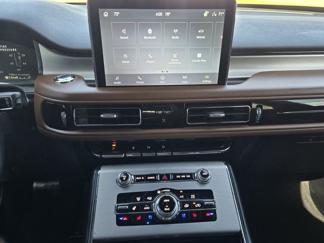 Thumbnail: 2023 Lincoln Aviator - 15