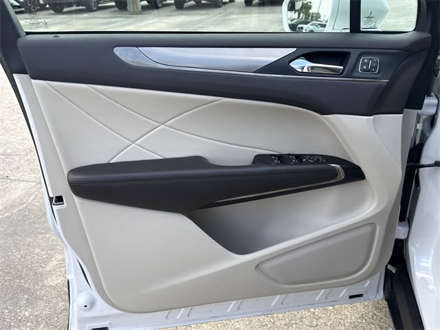 Thumbnail: 2019 Lincoln MKC - 18