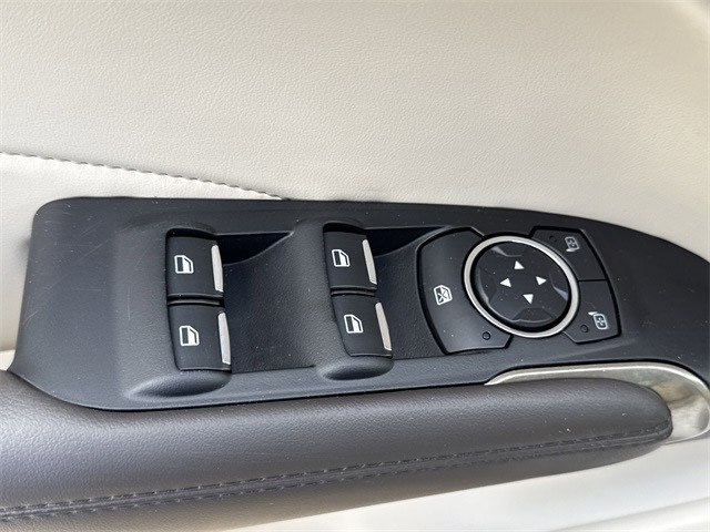 Thumbnail: 2019 Lincoln MKC - 19