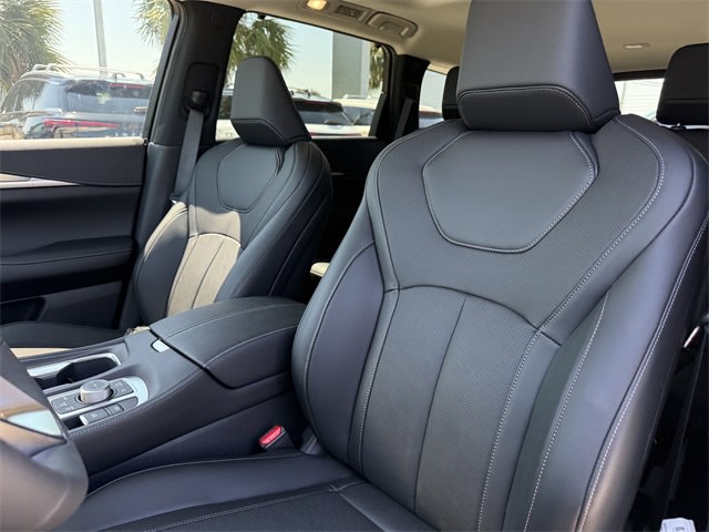 Thumbnail: 2026 INFINITI QX60 - 11