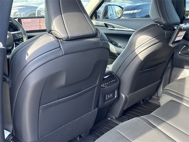 Thumbnail: 2026 INFINITI QX60 - 19